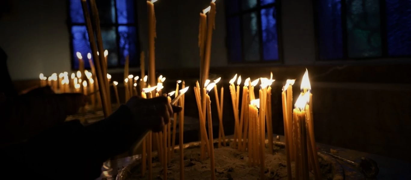 Απαγόρευσαν τις λειτουργίες στις εκκλησίες! - Κ.Μητσοτάκης: «Επιβάλλονται ξεκάθαρες αποφάσεις» - Πανηγυρίζει ο ΣΥΡΙΖΑ